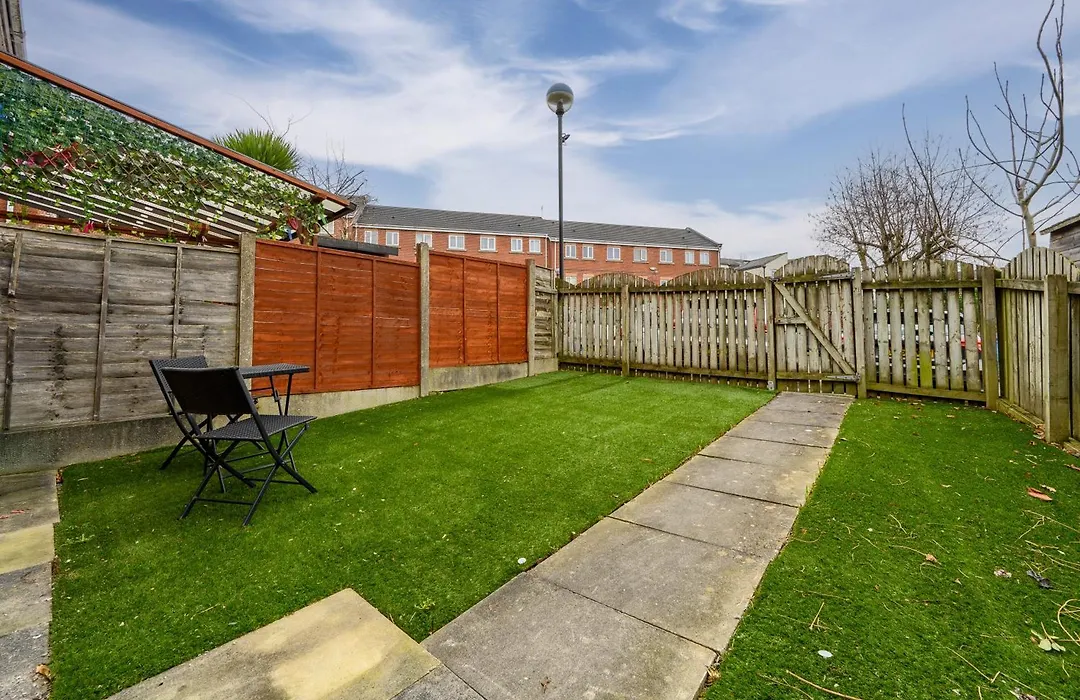 Lovely 3Bedroom House, 7Mins Drive To Manchester City Center, Etihad Stadium & Coop Live Arena-1